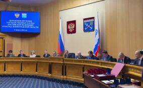 В Доме правительства Ленобласти вручили государственные и региональные награды