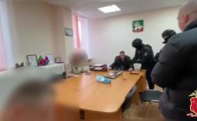 Главу администрации Колчановского поселения заподозрили в получении крупной взятки