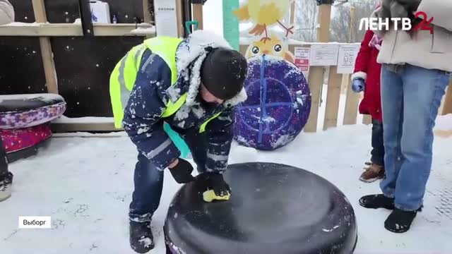 Инспекторы проверили тюбинговый спуск в Выборге в парке на Батарейной горе