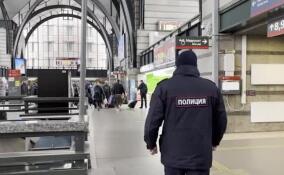 На Ладожском вокзале задержали пассажира поезда с килограммом гашиша в упаковке из-под сока