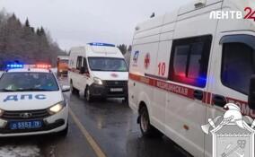 Рейсовый автобус № 888 столкнулся с такси в Ленобласти