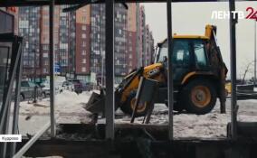 В Кудрово сносят нестационарные торговые сооружения вдоль Ленинградской улицы