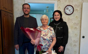 В Тосно отметила день рождения бывший несовершеннолетний узник концлагеря Людмила Смолянская