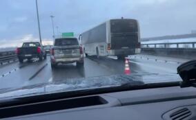 Петербуржцы встали в пробку из-за аварии на ЗСД