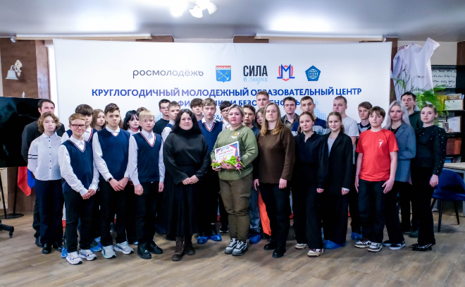 Молодые активисты в Ленобласти встретились с участницей СВО – ефрейтором медицинской службы