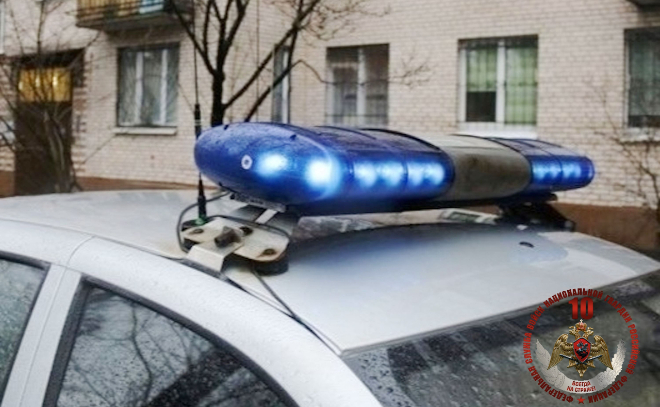 Росгвардейцы спасли пьяного мужчину от падения из окна в Петербурге