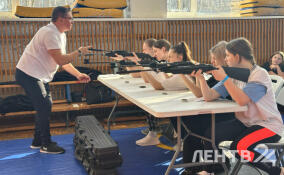 В Колпино девушки состязались в военно-спортивном многоборье