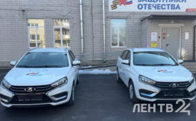 В Ленобласти ветеранам СВО вручили ключи от автомобилей с ручным управлением