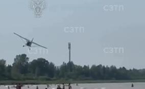 Суд запретил летчику полеты после опасных маневров над пляжем в Коккорево