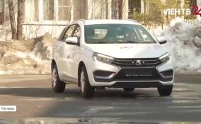 В Гатчине ветеранам СВО передали новые автомобили с ручным управлением