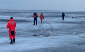 Со льда Ладоги сняли попавших в беду рыбаков