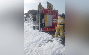 Во время учений в Пулково опрокинулась пожарная машина