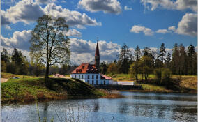 Приоратский дворец в Гатчине открыли для посетителей после устранения аварии