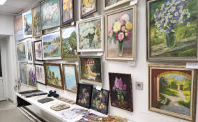 Кисти, мольберты и штаб: в Гатчине открылась «Лавка художников»