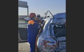 Спасатели из Шлиссельбурга деблокировали водителя «Фольксвагена» после ДТП на КАД