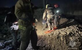 В Мурино спасатели вытащили из канавы двух девочек