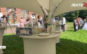 В выставочном зале «Смольный» прошла пресс-конференция, посвященная старту конкурса для будущих молодоженов