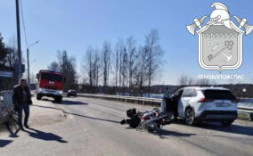 Мотоциклист столкнулся с легковушкой в Отрадном