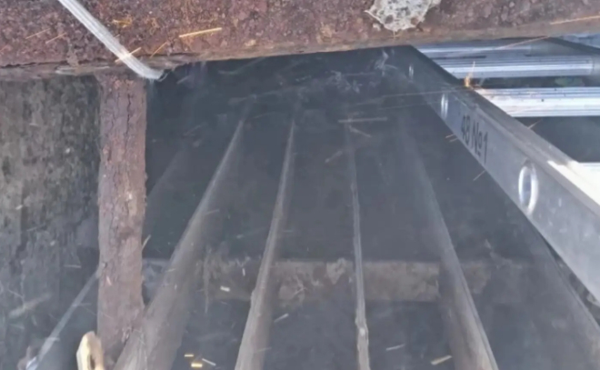 В Сясьстрое спасли женщину, провалившуюся в коллектор