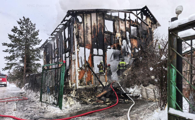 Дом в 100 «квадратов» полыхал во Всеволожском районе