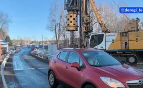 В Ломоносовском районе идет капитальный ремонт моста через реку Лебяжья