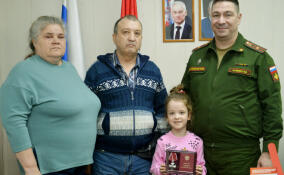 В Приозерске семье погибшего героя СВО передали орден Мужества