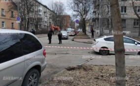 В Кронштадте в результате атаки БПЛА повреждены дома и машины