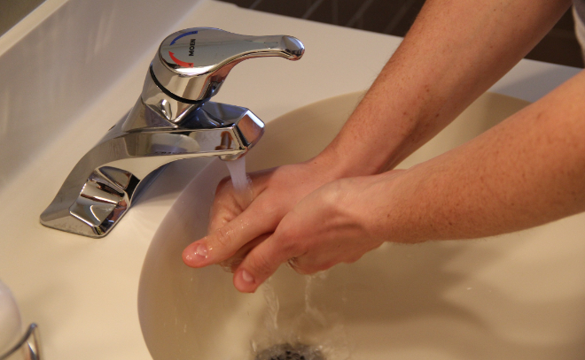 Прорыв трубы оставил без воды жителей Отрадного