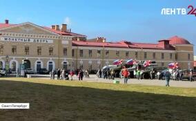 Ровно в полдень с Государева бастиона прозвучал выстрел в честь 10-летней годовщины Росгвардии и 215-летия создания войск правопорядка