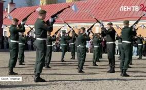 В Петропавловской крепости отпраздновали годовщину образования Росгвардии и 215-летие войск правопорядка