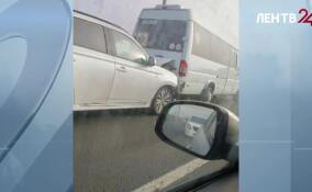 На внутреннем кольце КАД из-за густого тумана столкнулись 18 машин