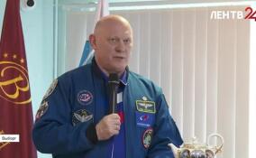 В преддверии 12 апреля космонавт Олег Артемьев провел встречу с выборжанами