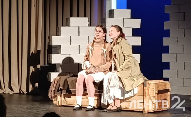 Юные актеры в Гатчине показали спектакль «Как защищался дворец»