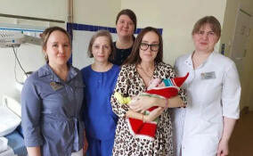 В Гатчине неонатологи спасли недоношенную девочку весом 1840 граммов