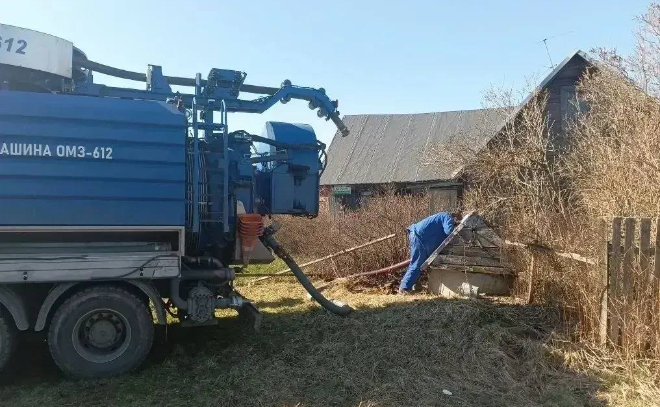 Леноблводоканал привел в порядок колодец в деревне под Гатчиной