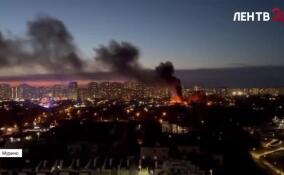 В Мурино загорелся заброшенный деревянный дом