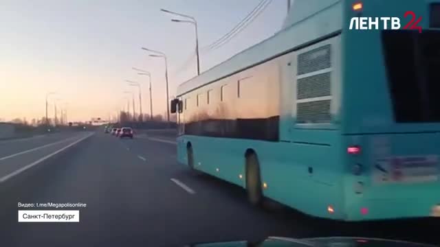 Водитель автобуса, устроивший мастер-класс скоростной езды, был оштрафован