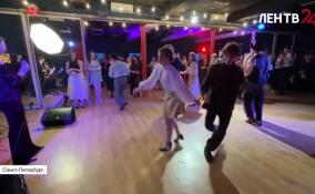 Знакомимся с основами свинг-дэнса в клубе «Саммертайм Свинг»