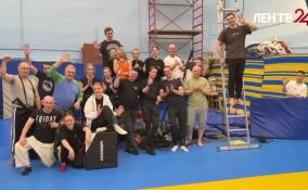 Прыгают с высоты, едут в горящей машине и сражаются на ножах: как работают каскадеры