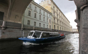 В Петербурге приступили к летней уборке акваторий