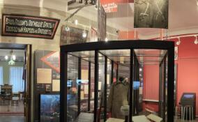 «Подвиг хранителей и утраченный “Самсон"»: в Петербурге открылась новая экспозиция о разрушенных дворцах