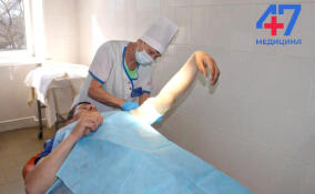 Ленинградские хирурги спасли руку пациента после падения на бензопилу