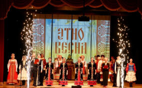 Символ единства передали в Сланцы: как прошел XI фестиваль «ЭтноВесна» в Бокситогорске