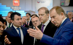 Стенд Ленобласти на выставке «ИННОПРОМ. Центральная Азия 2026» посетил Денис Мантуров