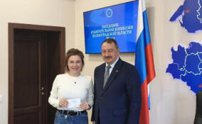 Мандат депутата Заксобрания Ленобласти получила Ксения Кувшинникова