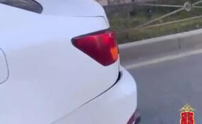 В Мурино 14-летний подросток катался на Lexus по газонам