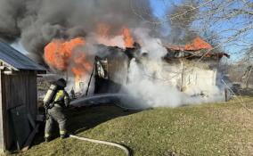 За сутки в Ленобласти потушили 26 пожаров: спасен один человек