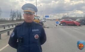 На Киевском шоссе легковушка врезалась в трактор и другое авто