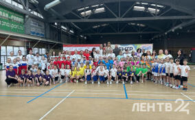 Юные спортсмены соревновались в прыжках через резинку в Петербурге