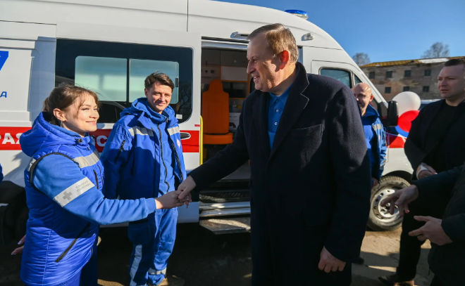 Александр Дрозденко поздравил работников скорой помощи с профессиональным праздником